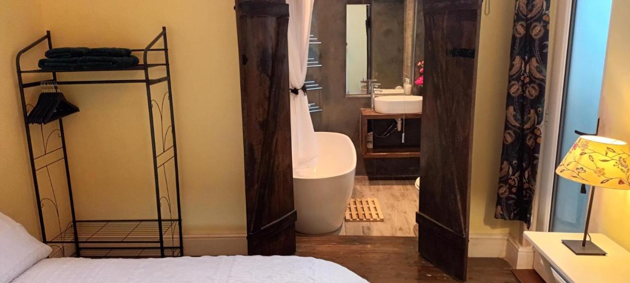 Room With Luxury Private Bathroom & Independent Entrance Near Tube Londen Buitenkant foto
